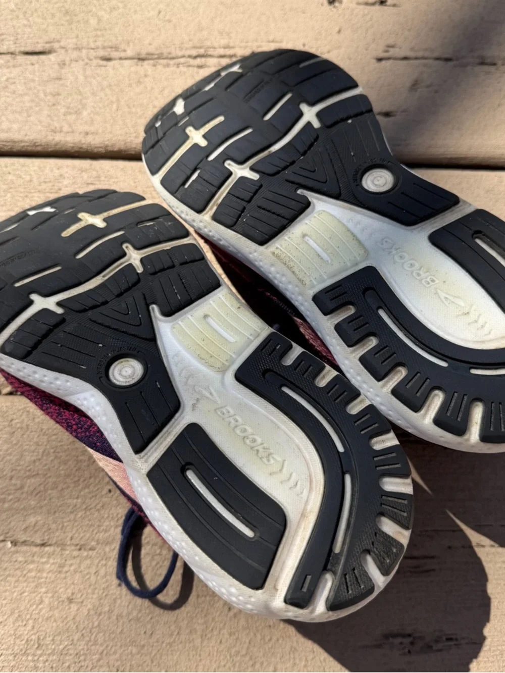 Brooks Ghost 16 Running Shoes Size 6.5 Medium Peacoat Raspberry‎